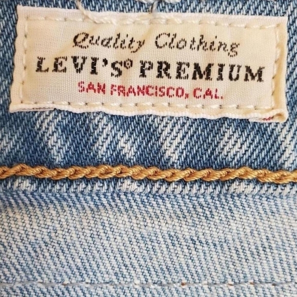 Levi’s Ribcage Denim High Rise Waisted Shorts Tango Pulse New - Picture 3 of 4